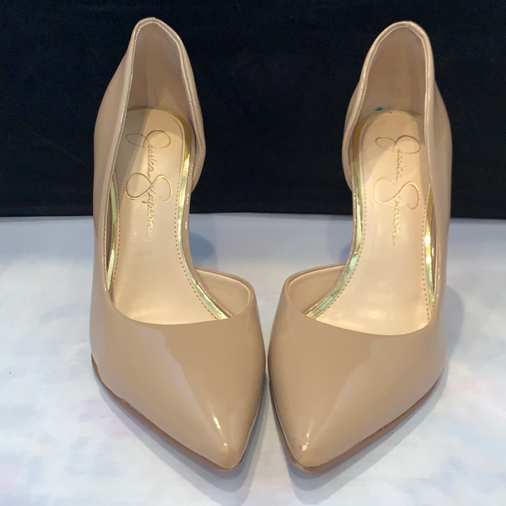 Jessica Simpson. Style: Claudette. Nude. Pumps.